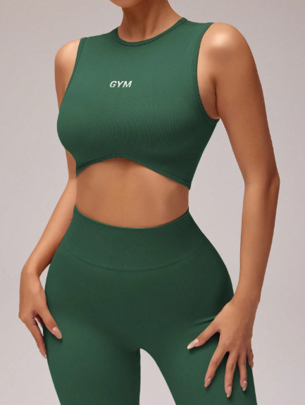 Conjunto con top asimétrico de cuello redondo