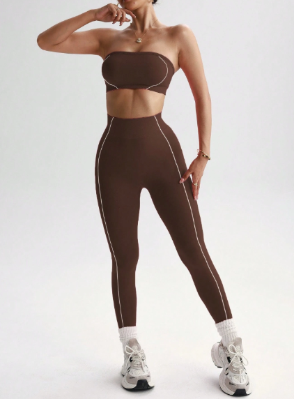 Conjunto de top corto y leggings