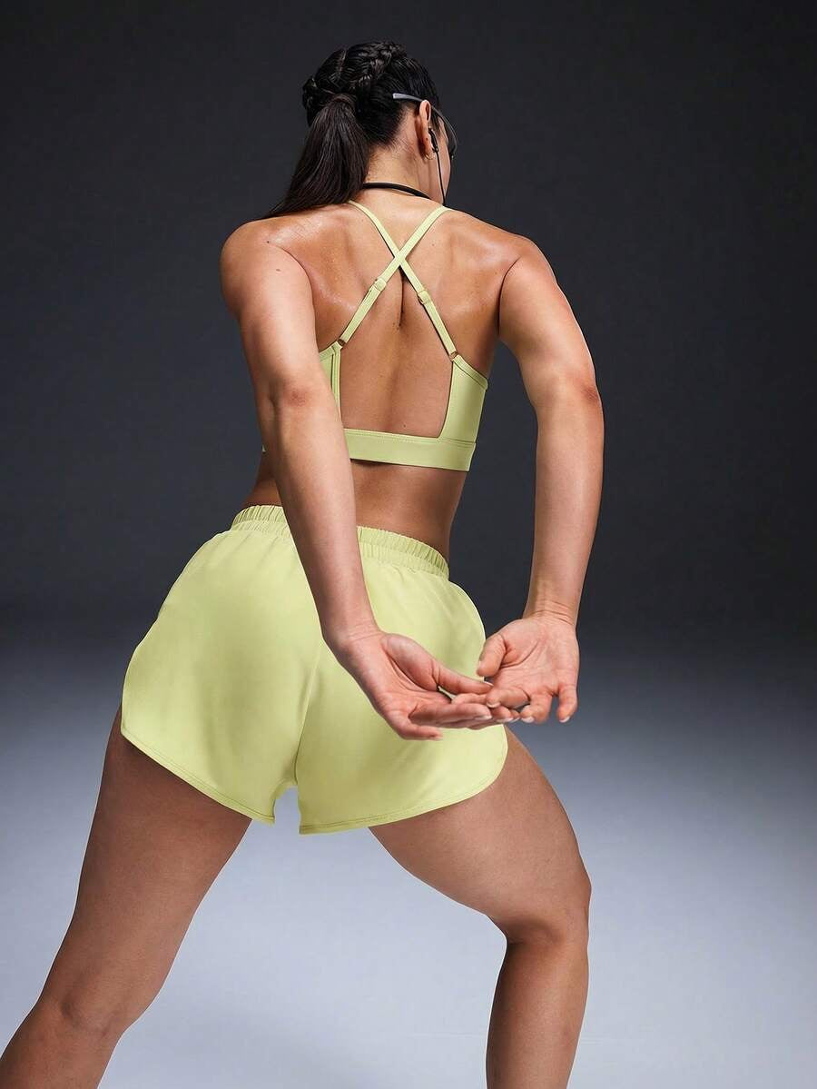 Conjunto de top de tirantes y shorts