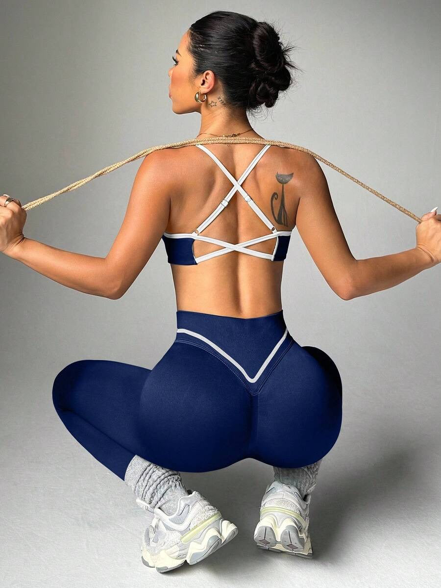 Conjunto deportivo de top sin mangas con espalda descubierta y pantalones largos