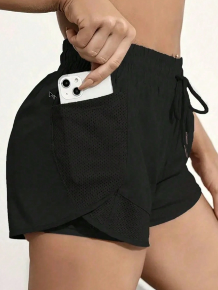Short con tela de secado rápido y bolsillos de malla