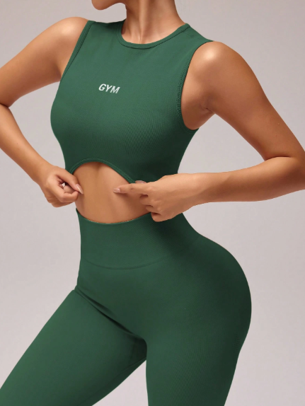 Conjunto con top asimétrico de cuello redondo