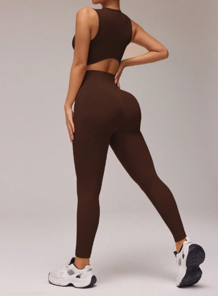 Conjunto de top corto y leggings