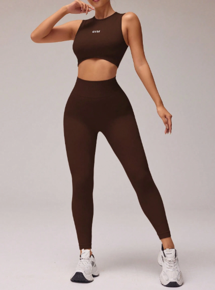 Conjunto de top corto y leggings