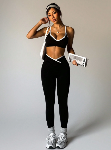 Conjunto deportivo de top con espalda cruzada