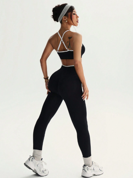 Conjunto deportivo de top con espalda cruzada