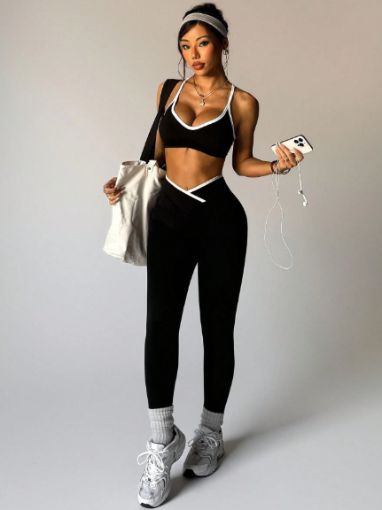 Conjunto deportivo de top con espalda cruzada