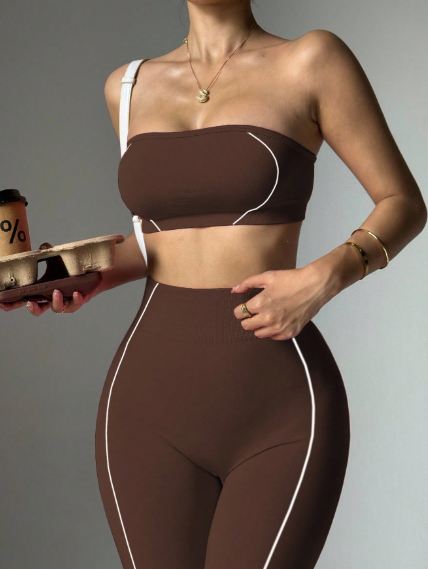 Conjunto de top corto y leggings