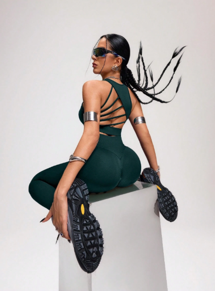 Conjunto de leggings con top descubierto en la espalda