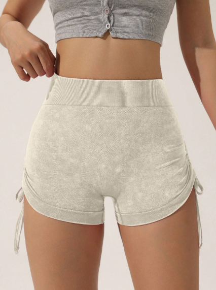 Shorts con elevación de glúteos y cordón lateral