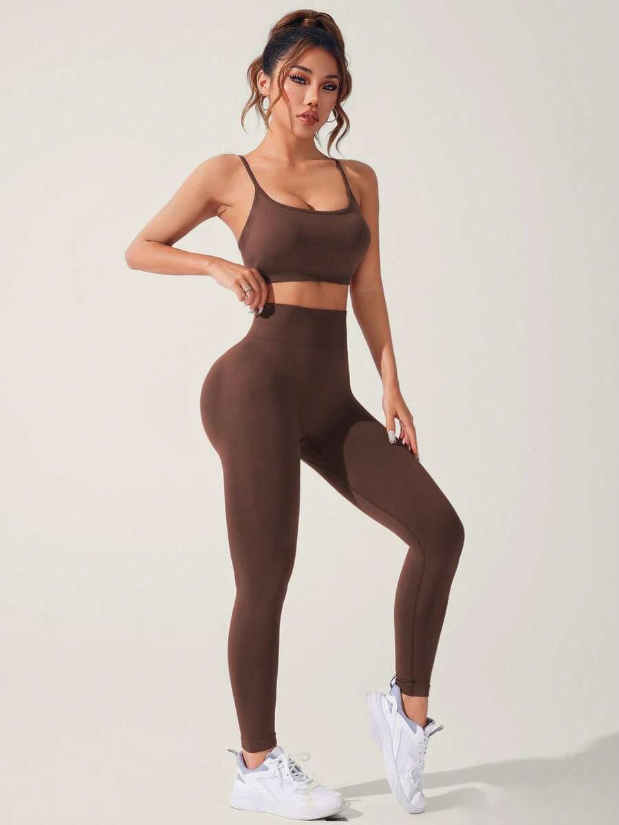 Conjunto de camiseta de tirantes finos y pantalones