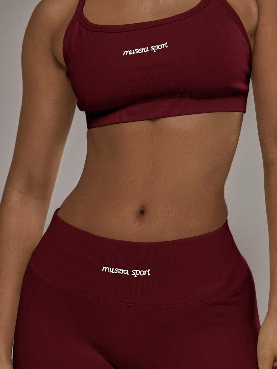 Conjunto de sujetador deportivo con espalda cruzada vinotinto