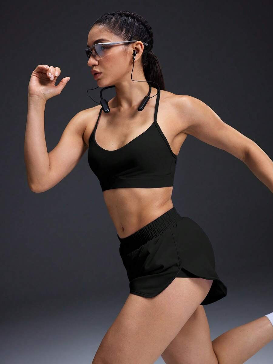 Conjunto de top corto y shorts