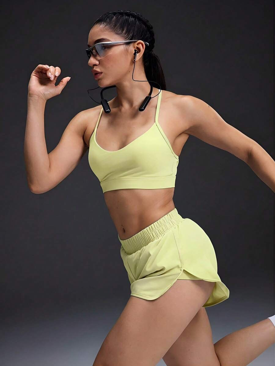 Conjunto de top de tirantes y shorts