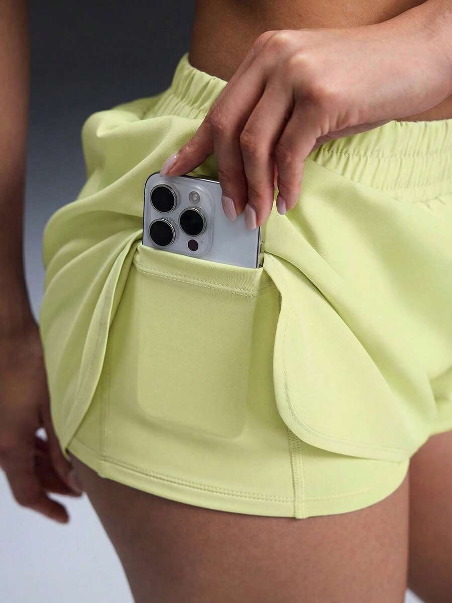 Conjunto de top de tirantes y shorts