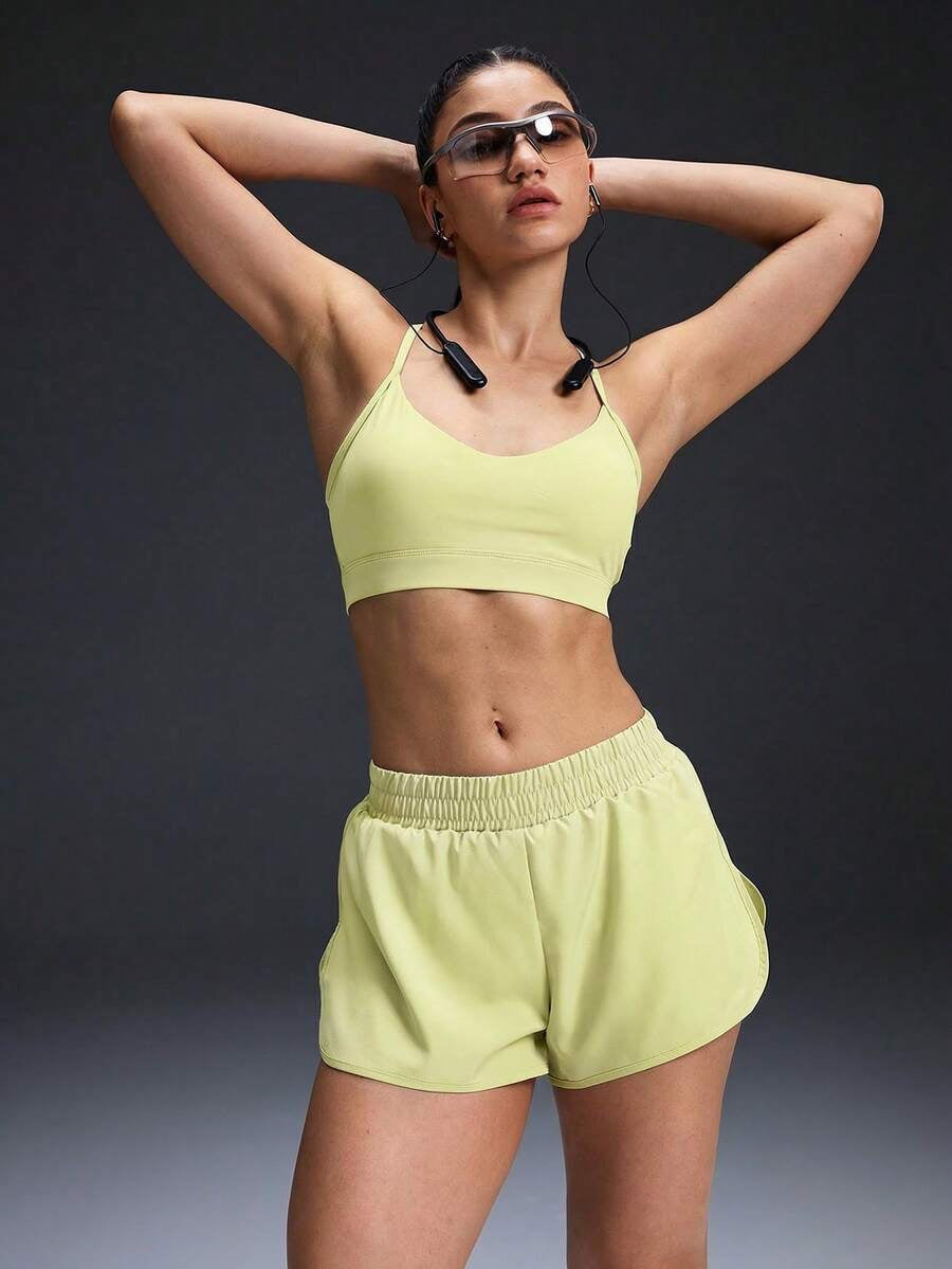 Conjunto de top de tirantes y shorts