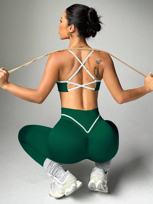 Conjunto de sujetador deportivo y mallas
