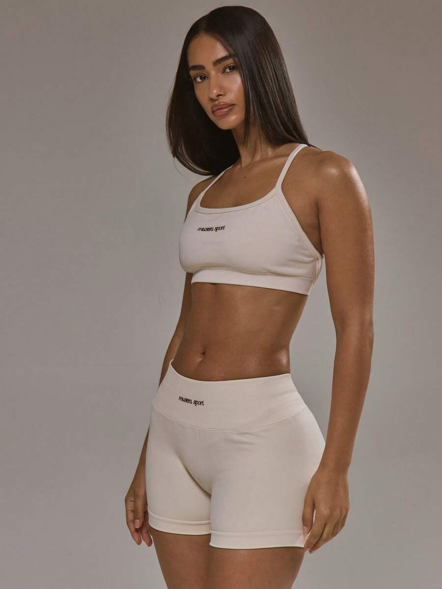 Conjunto de sujetador deportivo con espalda cruzada y shorts