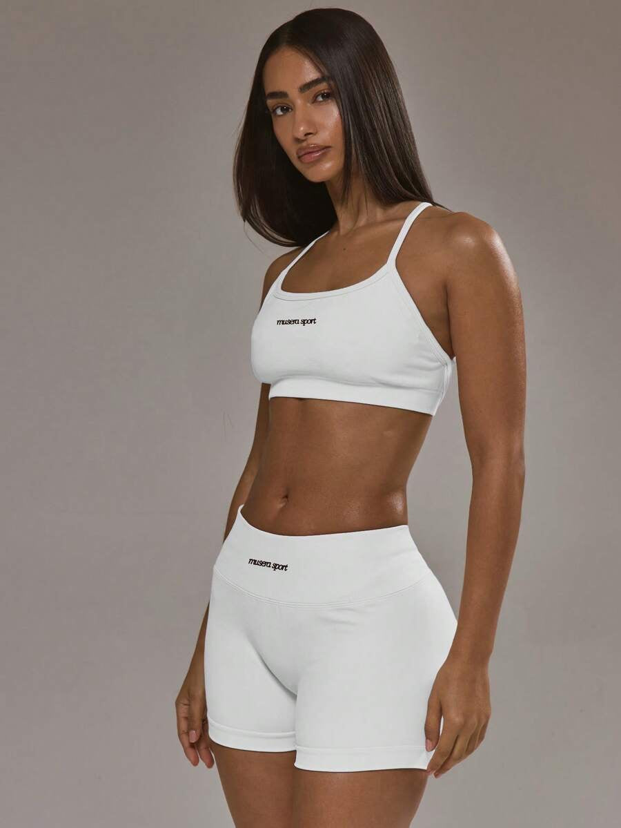 Conjunto de sujetador deportivo con espalda cruzada y shorts (Blanco)