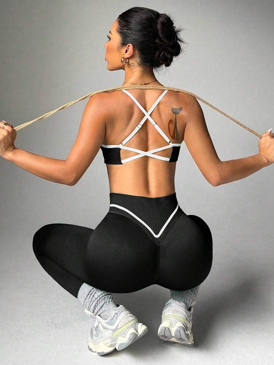 Conjunto con camiseta sin espalda y leggings