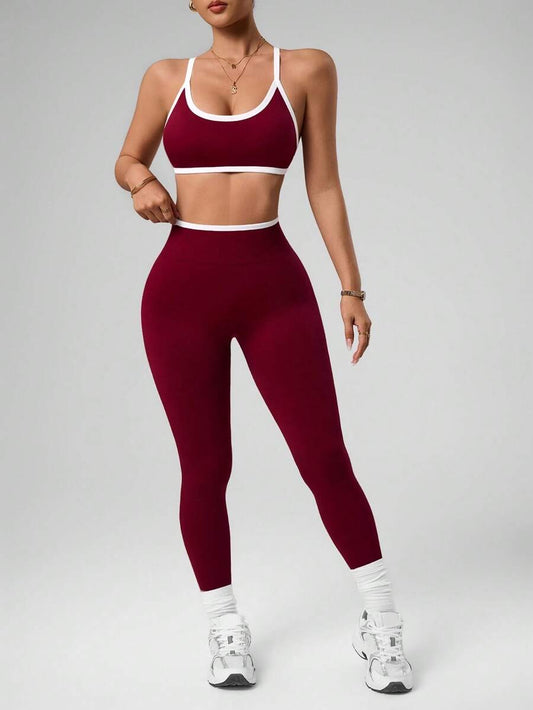 Conjunto deportivo de top corto y mallas
