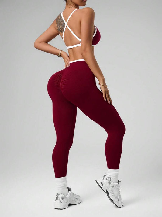 Conjunto deportivo de top corto y mallas